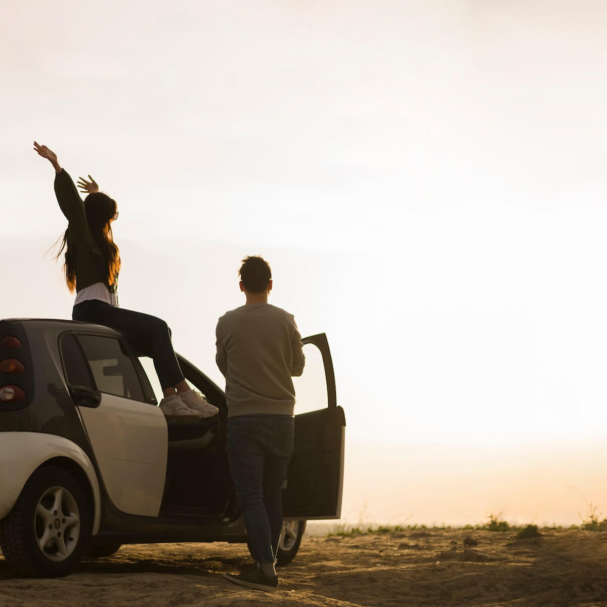 road-trip-concept-with-young-couple